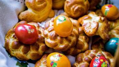 Esskulturen: Pinzen, Fladen, süße Zöpfe - Osterzauber in Europa