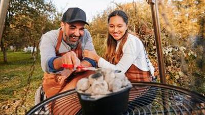 Esskulturen: Grillen mit Ivana und Adnan (1/4) - Die weite Welt der Gewürze Esskulturen: Grillen mit Ivana und Adnan (1/4) - Die weite Welt der Gewürze