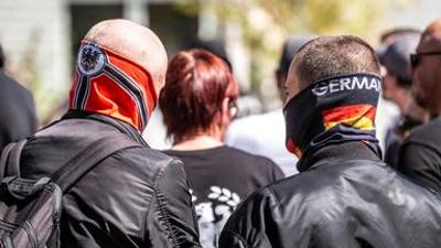 Kulturzeit: Eine Reporterin "Undercover unter Nazis"