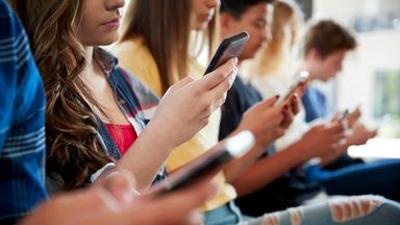 Kulturzeit: Aufklärung auf Social Media: Instagram - der neue Dr. Sommer Kulturzeit: Aufklärung auf Social Media: Instagram - der neue Dr. Sommer