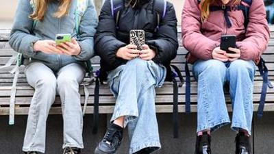 Kulturzeit: Social-Media-Verbot für Jugendliche?