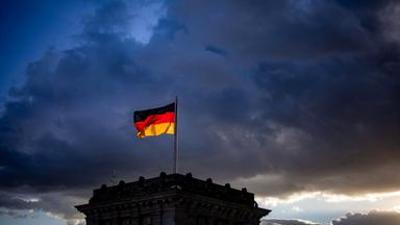 Kulturzeit: Deutschland 2033: Wenn die Demokratie schleichend erodiert