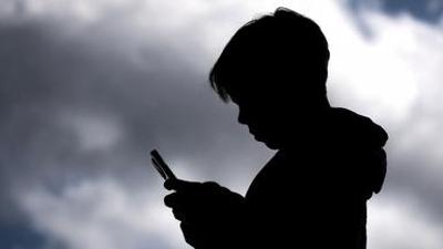 Kulturzeit: Social Media: Regulieren oder Verbieten?