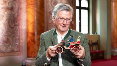 Kunst + Krempel: Historischer Tourenwagen – Spielzeug und mehr