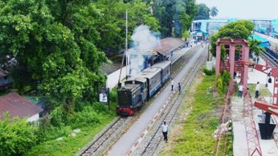 Legendäre Zugabenteuer: Indiens "Darjeeling Himalayan Railway"
