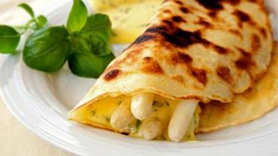 Mit Herz am Herd: Pfannkuchen mit Spargelragout