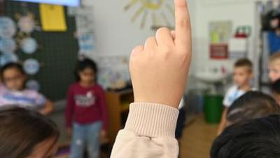nano: Bildungskrise: Brennpunktschulen fehlen Lehrkräfte | NANO