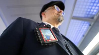 nano: Bodycams für Bahn-Personal - Abschreckung vor Übergriffen