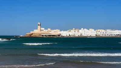 Politik und Gesellschaft: Rosenblüten und Meeresbrise