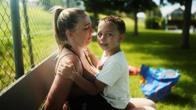 Politik und Gesellschaft: Familien am Limit