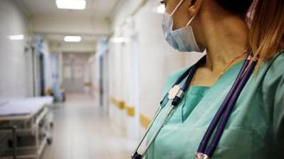 Politik und Gesellschaft: Wenn Ärztinnen zu Opfern werden: Machtmissbrauch in Schweizer Spitälern