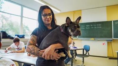 Politik und Gesellschaft: Lehrerin mit Herz und Hoffnung