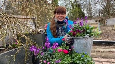 Querbeet: Terrasse frühlingshaft bepflanzen