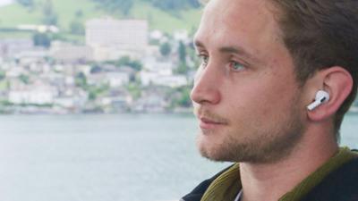 Reporter: Erfolgreich trotz Stottern – Wie Betroffene Barrieren überwinden Reporter: Erfolgreich trotz Stottern – Wie Betroffene Barrieren überwinden
