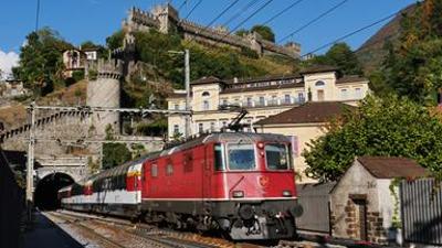 Traumfhafte Bahnstrecken der Schweiz: Traumhafte Bahnstrecken der Schweiz: Im Gotthard Panorama Express vom Vierwaldstättersee ins Tessin 