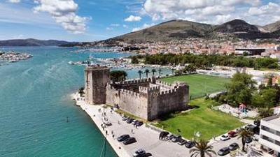 Traumschlösser und Ritterburgen: Split Traumschlösser und Ritterburgen: Split