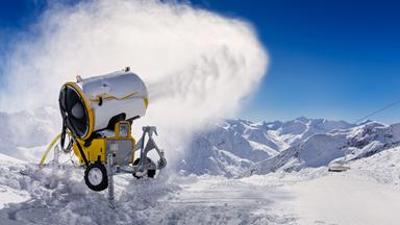 Wissen: Schnee auf Knopfdruck - Mehr als nur Unterlage auf der Piste