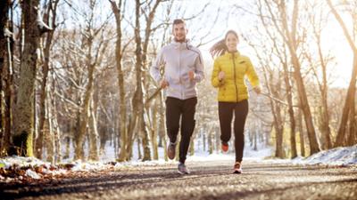 aktiv und gesund: Fitness-Trends, Kalkschulter, graue Haare