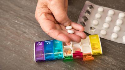 aktiv und gesund: Medikamente für Frauen, Grauer Star, TENS