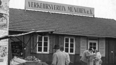 alpha-retro: Touristen in München: (1957)