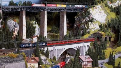 Eisenbahn-Romantik: Alpenglühen im Wunderland