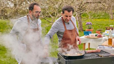 Grillen mit Ali und Adnan: Ziege mit Waldgemüse Grillen mit Ali und Adnan: Ziege mit Waldgemüse