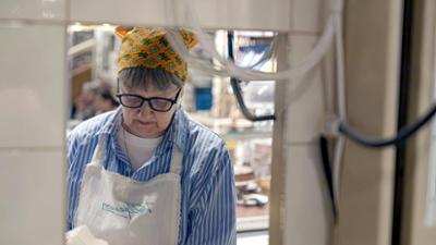 kreuz & quer reportage: Weibliche Armut · Warum Frauen weniger haben