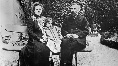 Marie Curie: Frau, Mutter, Forscherin (3/4) Marie Curie: Frau, Mutter, Forscherin (3/4)