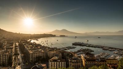 Neuer Blick auf alte Städte: · Neapel