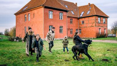 Schlossgeister mit Dachschaden: Gutshaus Rensow - Die Entdecker (S01/E01)