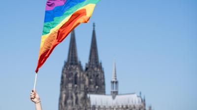 Sündige Liebe? - Homosexualität und Kirche: Sündige Liebe? · Homosexualität und Kirche Sündige Liebe? - Homosexualität und Kirche: Sündige Liebe? · Homosexualität und Kirche