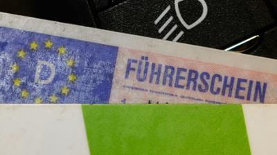 Tagesgespräch: Weniger Fahrstunden, weniger Fragen: Was halten Sie von der Führerschein-Reform?