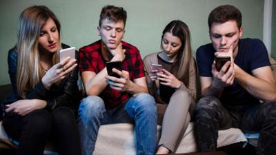 Tagesgespräch: Schule, Wehrpflicht, Klima: Denkt die Politik genug an junge Menschen?