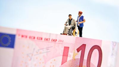 Tagesgespräch: Mehr als 3000 Euro fürs Pflegeheim: Wer kann sich das noch leisten? Tagesgespräch: Mehr als 3000 Euro fürs Pflegeheim: Wer kann sich das noch leisten?