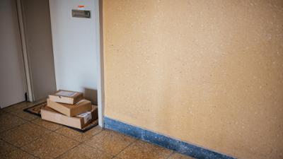 Tagesgespräch: Päckchenflut und überlastete Zusteller: Was haben Sie mit Paketdiensten schon alles erlebt?