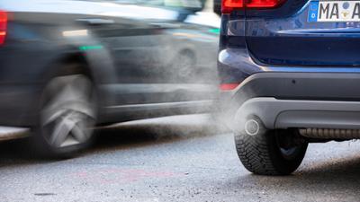 Tagesgespräch: Rückwärtsgang beim Verbrenner-Aus: Was halten Sie davon?