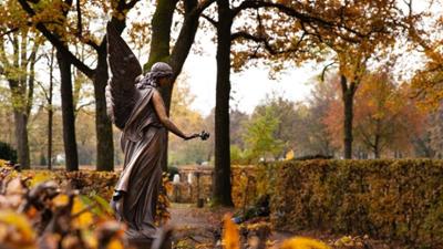 Tagesgespräch: Für die Lebenden und die Toten: Sind Sie gerne auf dem Friedhof?
