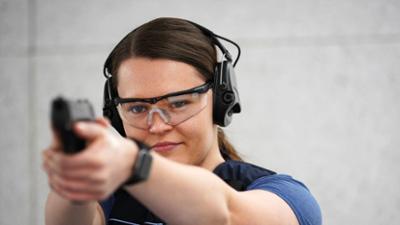 Wer jagt die Hacker? - Alina wird Cyber-Cop: Wer jagt die Hacker? Alina wird Cyber-Cop