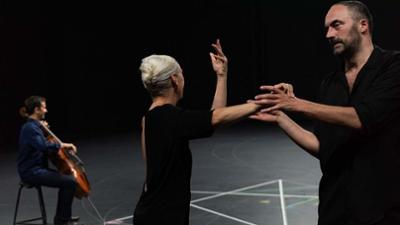 De Keersmaeker: Dialog mit Bach: Bachs Cello-Suiten