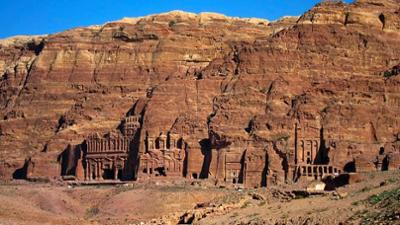 Denkmäler der Ewigkeit: Petra, Schönheit im Felsmassiv