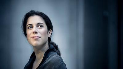 Marie Jacquot dirigiert Weill, Dukas und Korngold: hr-Sinfonieorchester mit Julien-Laferrière