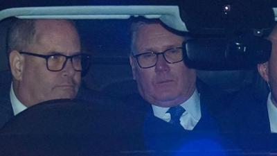 Mit offenen Augen: Keir Starmer und das verfluchte "Rücksitz-Foto"