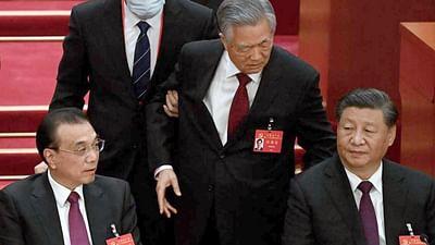Mit offenen Augen: China: Ex-Staatschef live aus Saal geführt