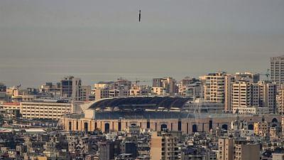 Mit offenen Augen: Die Bombe kurz vor dem Einschlag