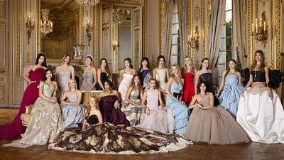 Mit offenen Augen: Pariser Debütantinnenball: Foto einer „Eliteklasse“