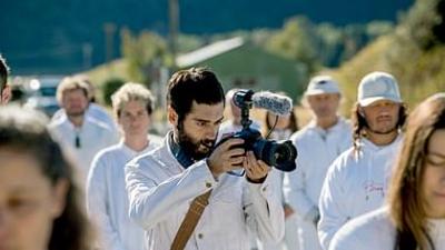 One Lane Bridge - Staffel 2 (2/5): Mahnwache