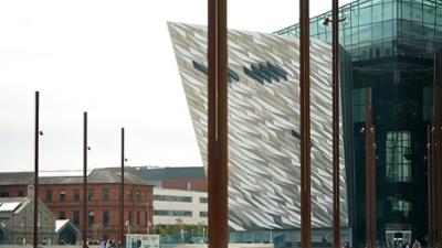 Stadt Land Kunst: Belfast / Haute-Savoie / Kanada