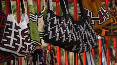 Stadt Land Kunst: Jacquemus` Provence / Papua-Neuguinea / Italien