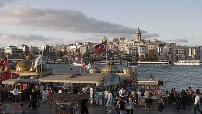 Stadt Land Kunst: Léo Ferrés Paris / Türkei / Kolumbien