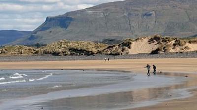 Stadt Land Kunst: Sally Rooneys Irland / Kalabrien / Vincennes